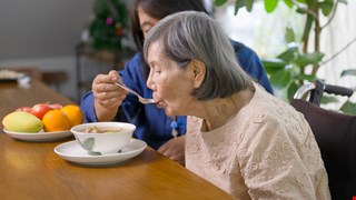 失智症病人進食有什麼困難？(草擬)