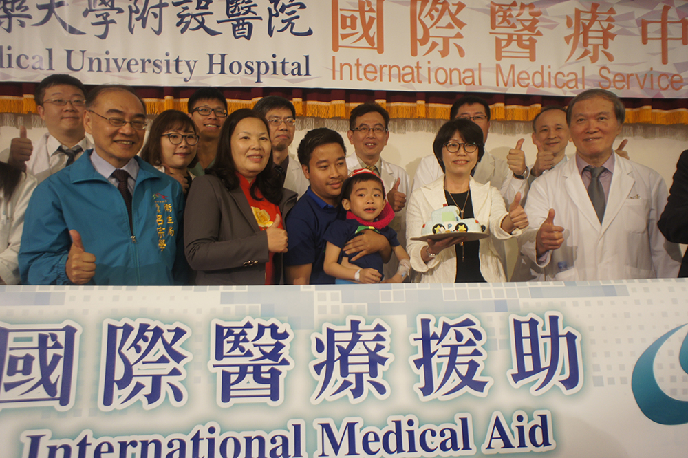 中國附醫.宏福實業集團 再次攜手國際醫療援助越南多重畸形兒童 醫療獻愛世界共好 第三例越南多重畸形案例 勇腳人生續創奇蹟